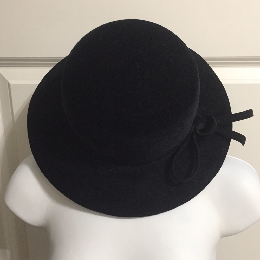 Vintage Black Felt Fedora Hat with Bow detail 23”